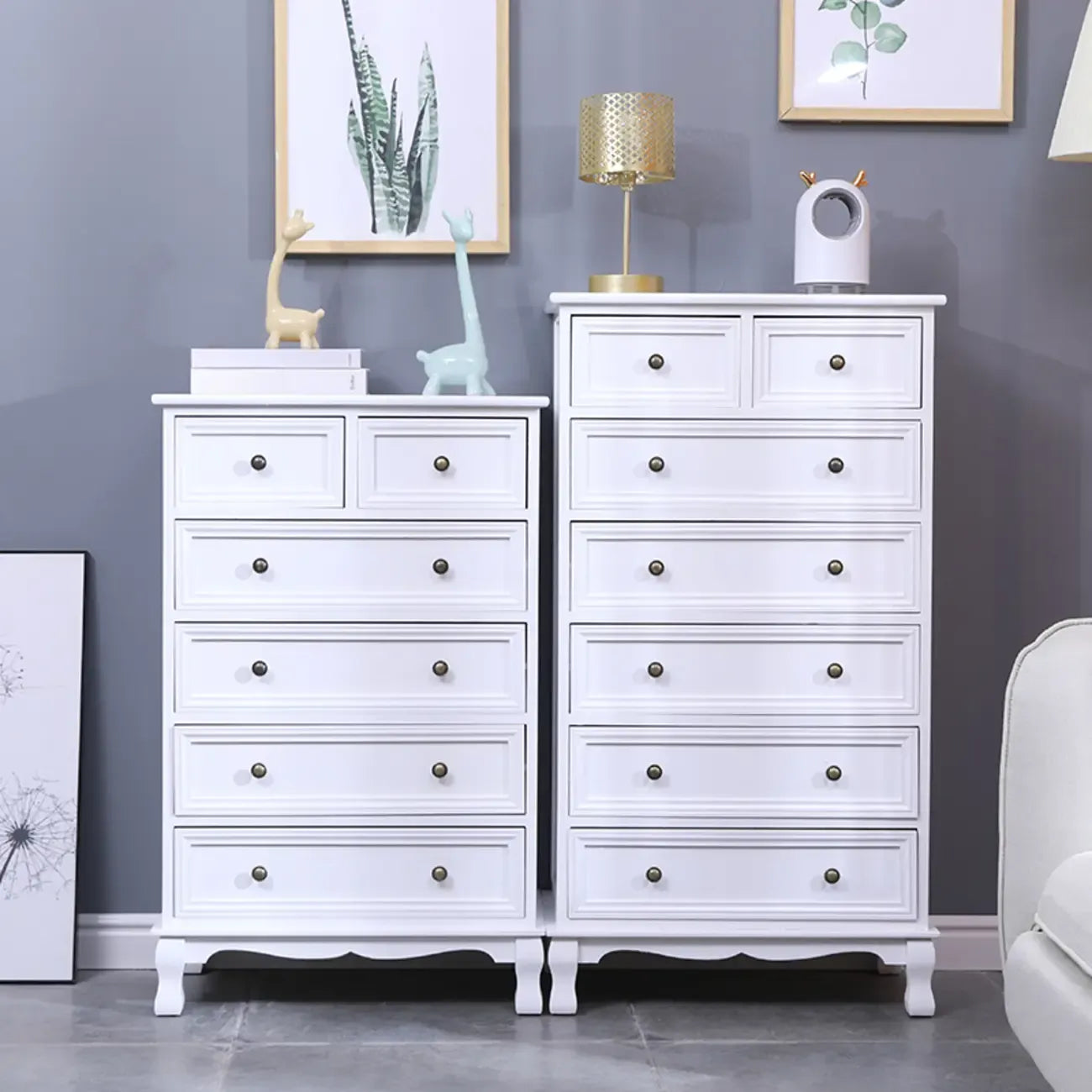 Meuble d'appoint rustique en bois blanc avec plusieurs tiroirs
