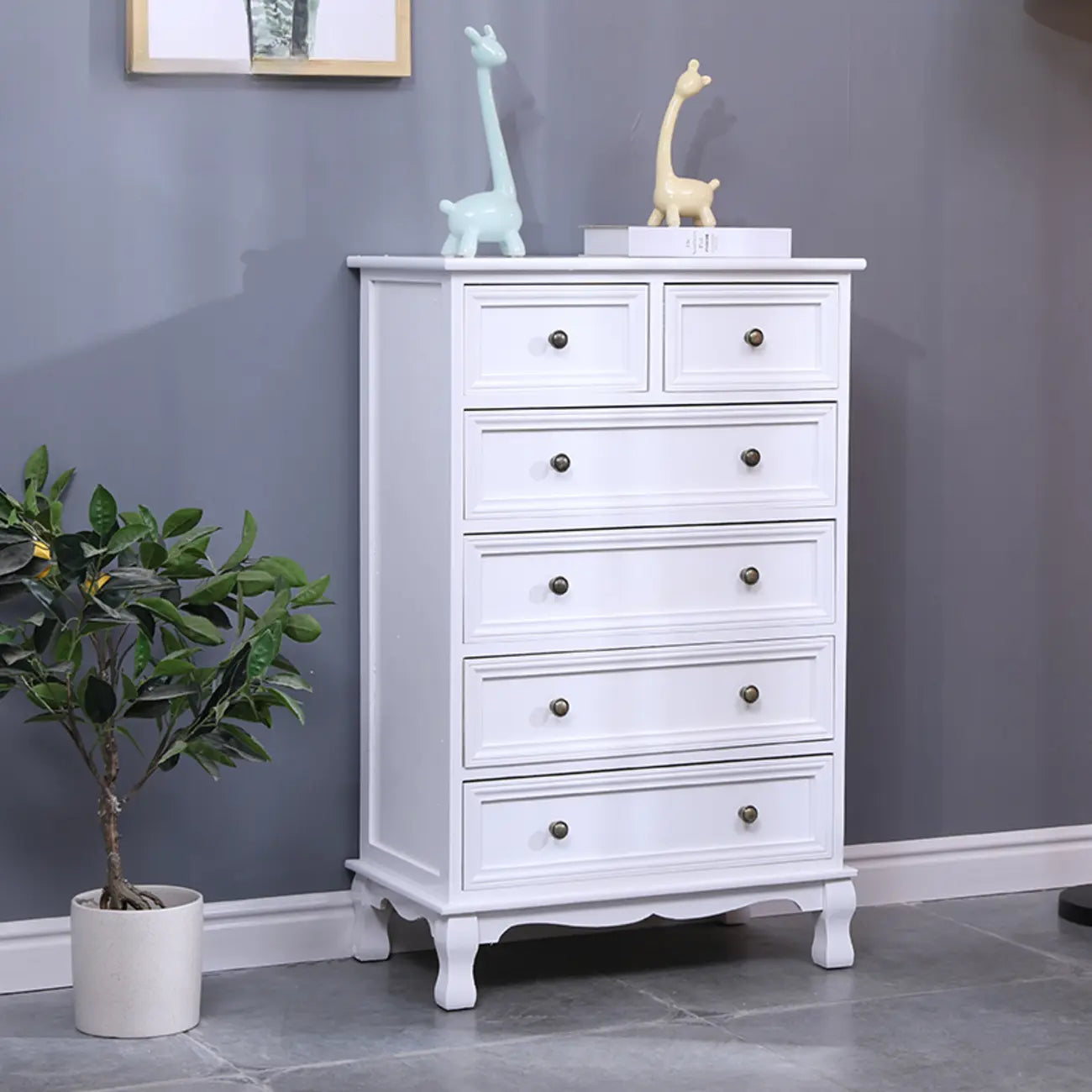 Meuble d'appoint rustique en bois blanc avec plusieurs tiroirs
