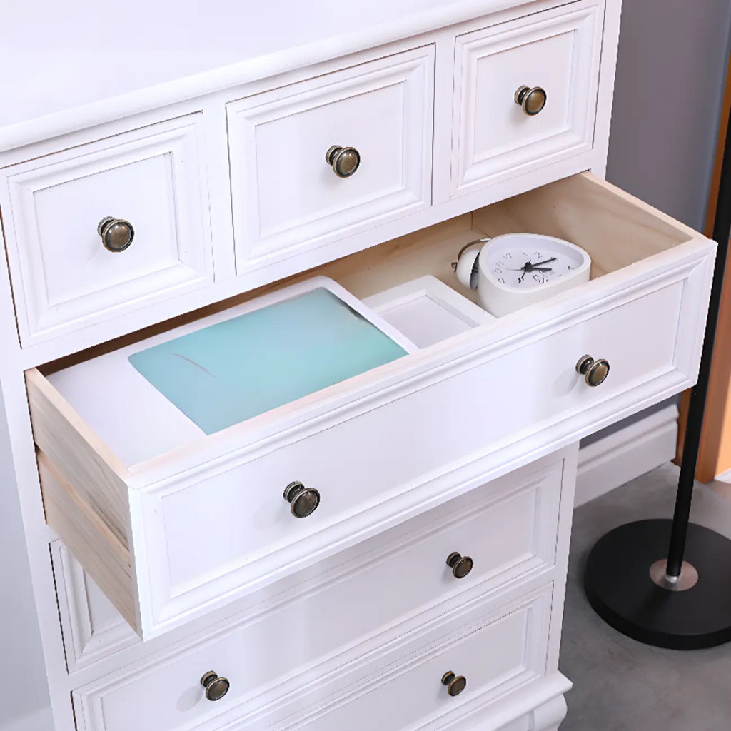 Meuble d'appoint rustique en bois blanc avec plusieurs tiroirs
