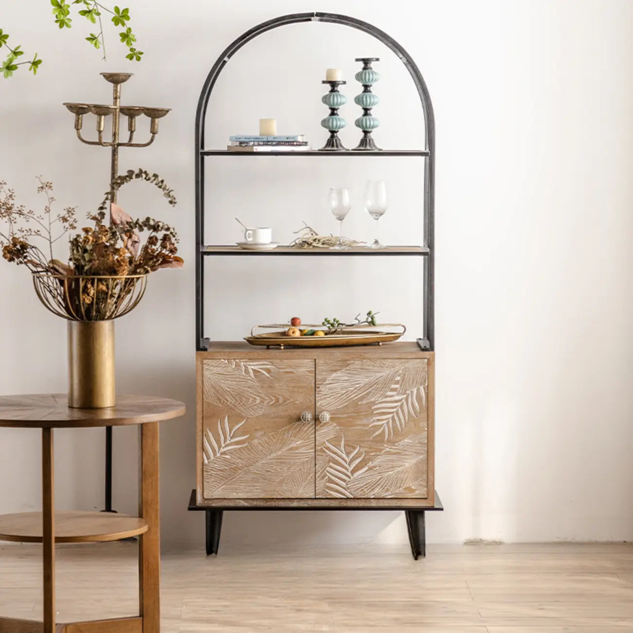 Meuble de salon en bois de style campagnard français avec motifs de feuilles