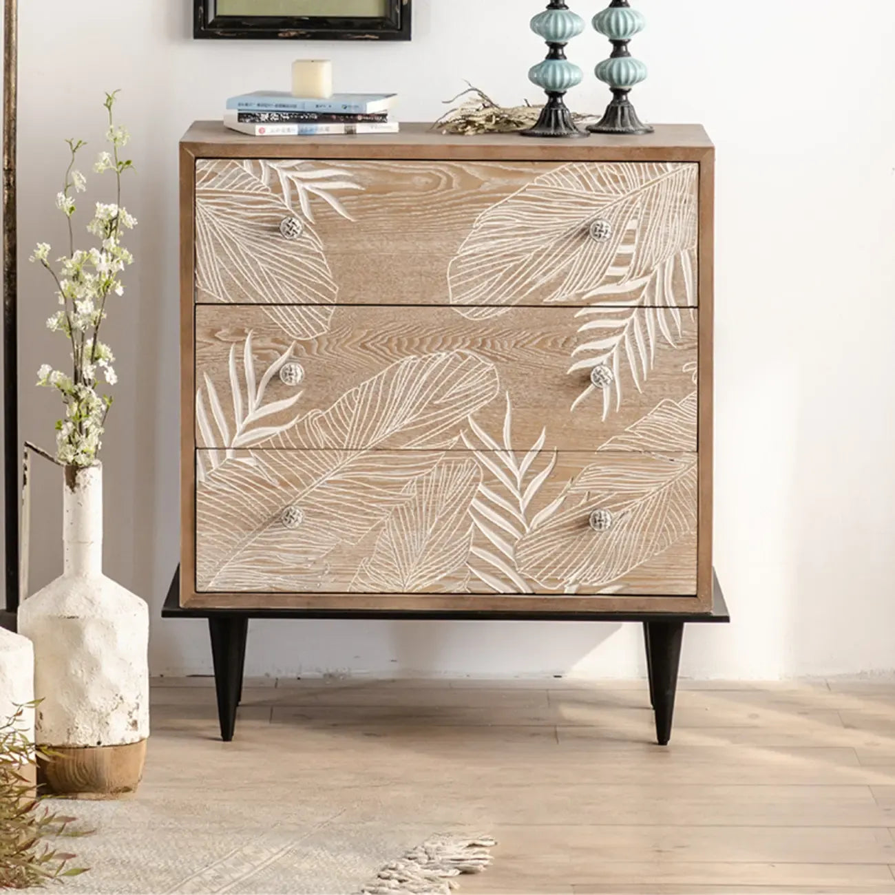 Meuble de salon en bois de style campagnard français avec motifs de feuilles
