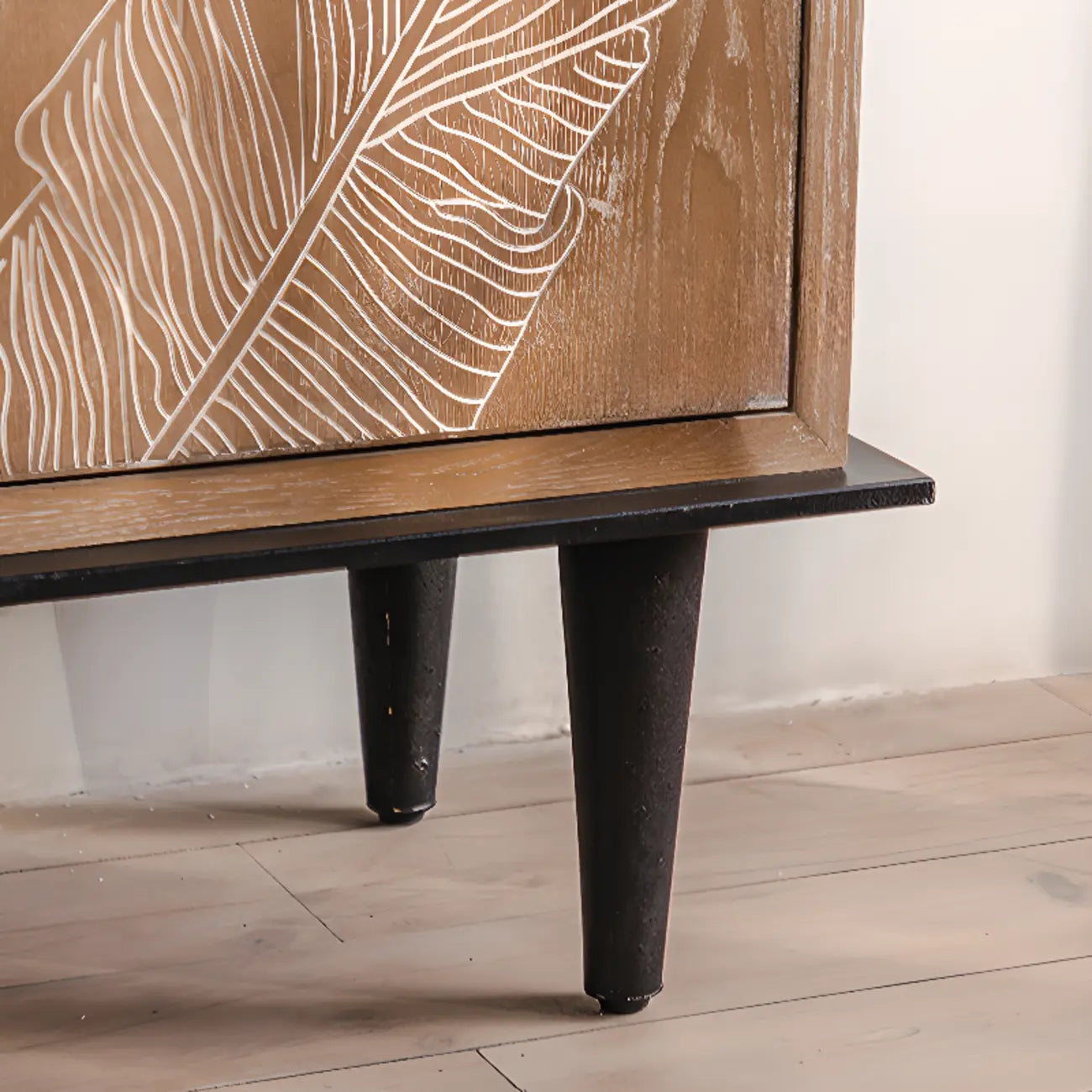 Meuble de salon en bois de style campagnard français avec motifs de feuilles
