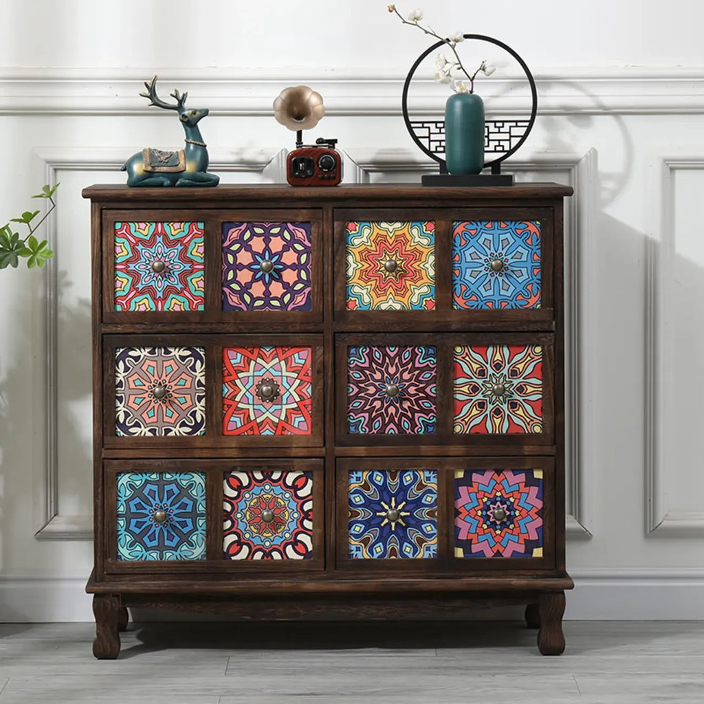 Armoire de rangement en bois brun de style campagnard français avec tiroirs