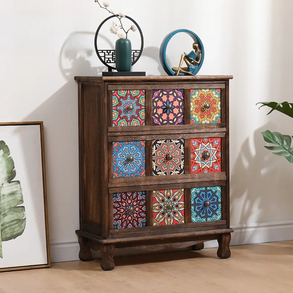 Armoire de rangement en bois brun de style campagnard français avec tiroirs