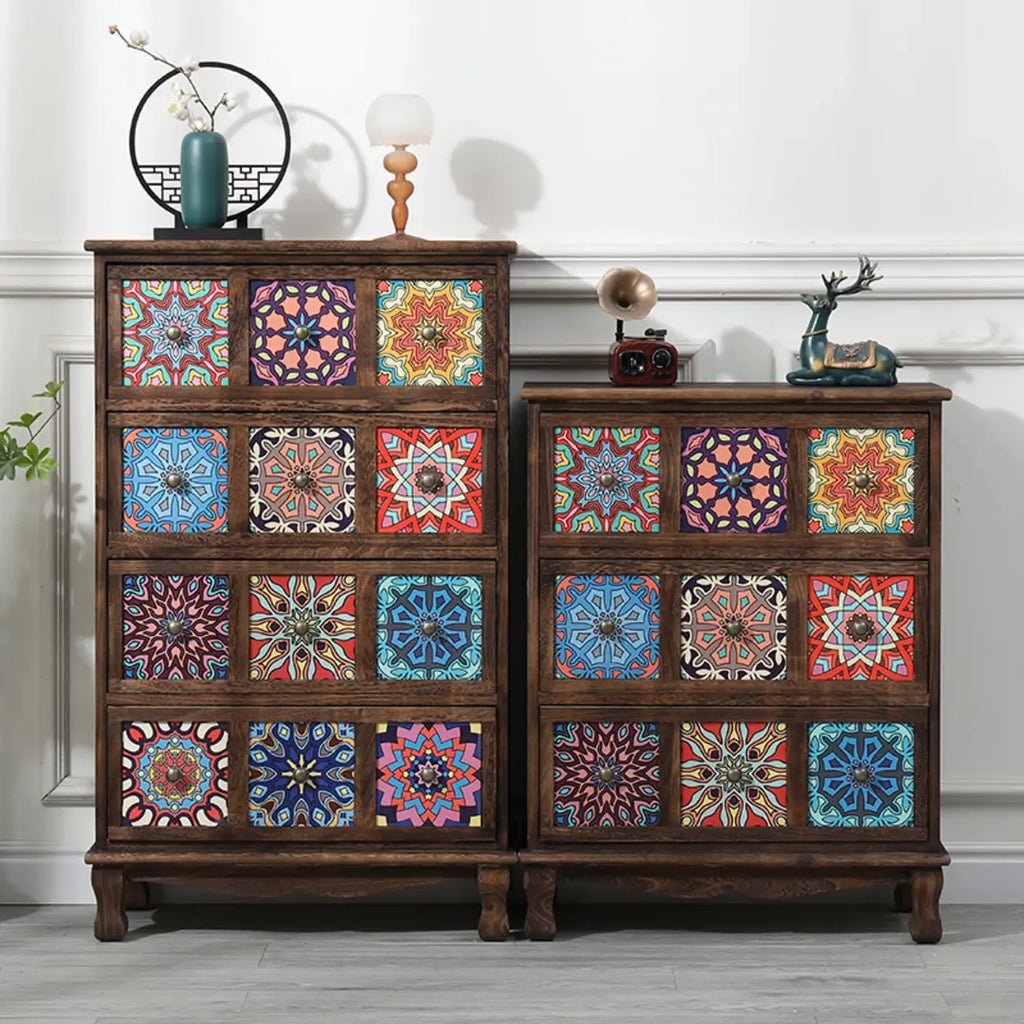 Armoire de rangement en bois brun de style campagnard français avec tiroirs
