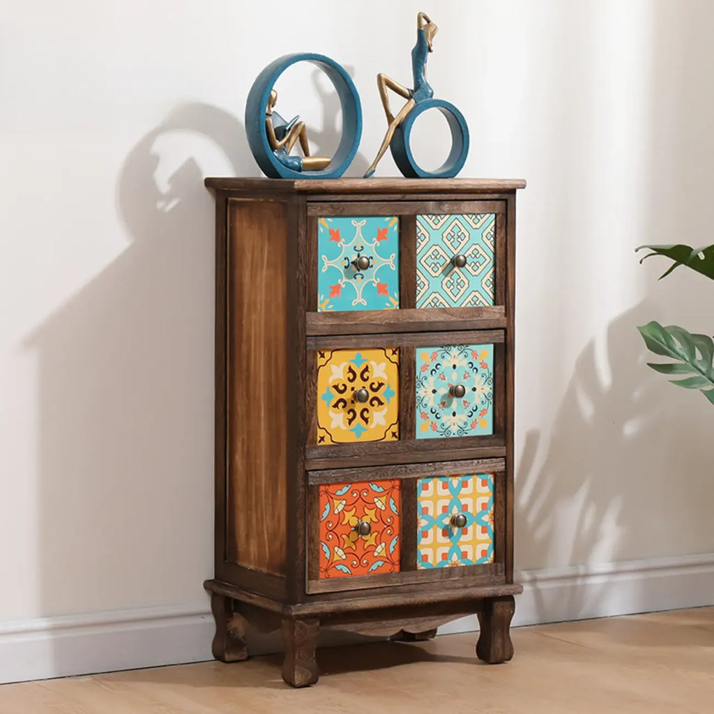 Armoire de rangement en bois brun de style campagnard français avec tiroirs