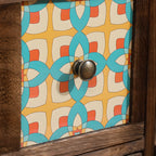 Armoire de rangement en bois brun de style campagnard français avec tiroirs
