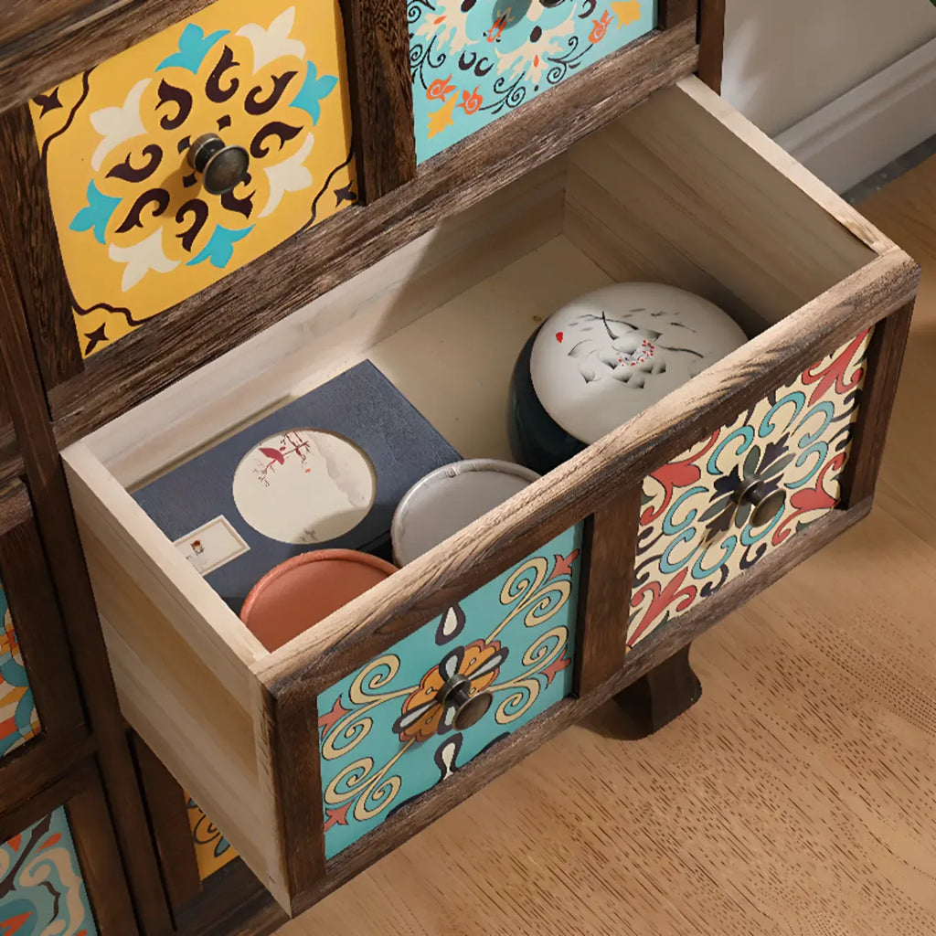 Armoire de rangement en bois brun de style campagnard français avec tiroirs