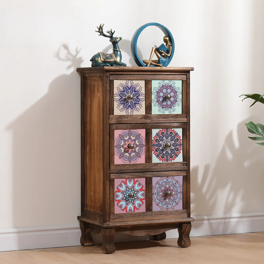 Armoire de rangement en bois brun de style campagnard français avec tiroirs