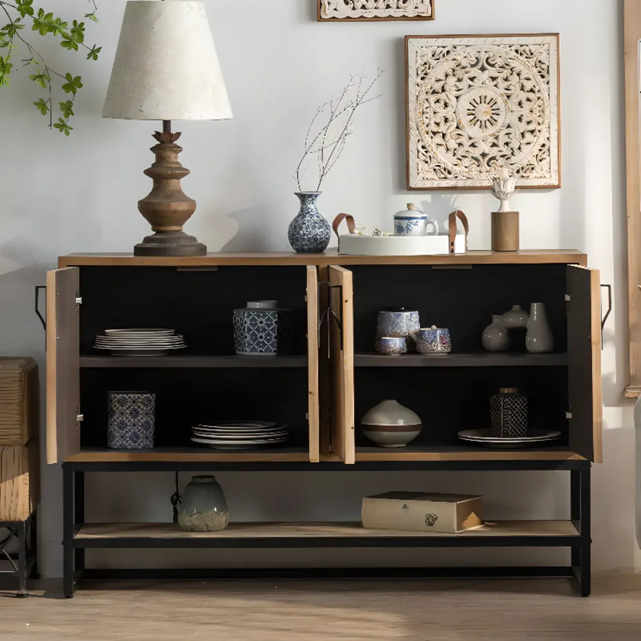 Armoire rustique au fini naturel avec étagère extérieure et porte de grange