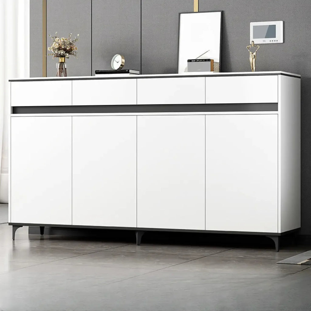 Meuble de cuisine minimaliste en bois blanc avec portes