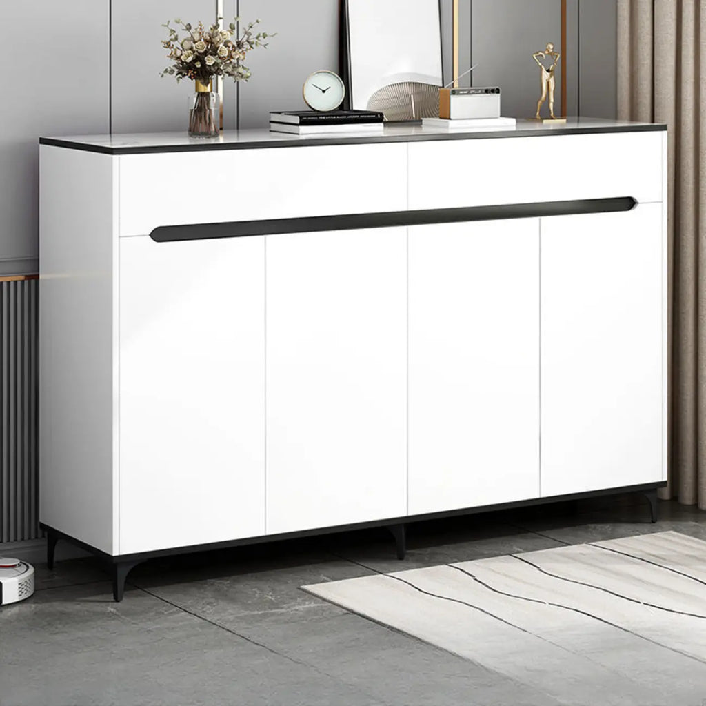 Meuble de cuisine minimaliste en bois blanc avec portes
