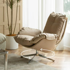 Fauteuil pivotant moderne en cuir beige.