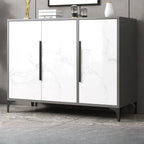 Meuble de cuisine minimaliste en bois blanc avec portes