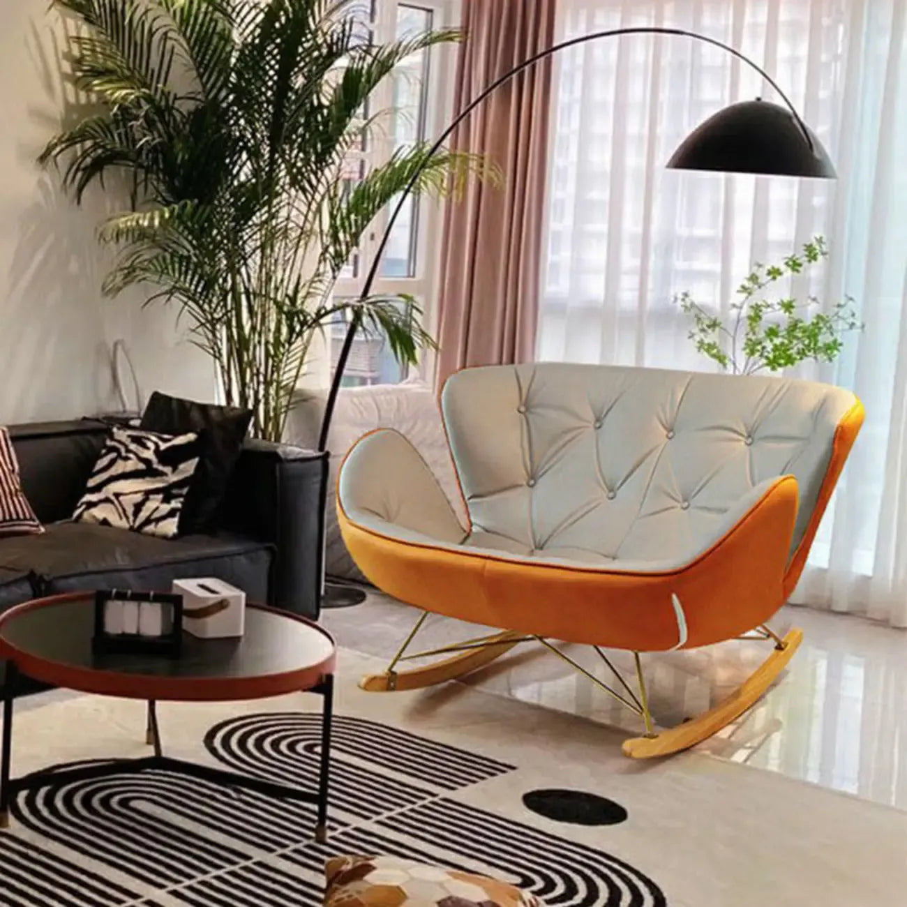 Fauteuil à bascule rembourré avec coussin pour salon