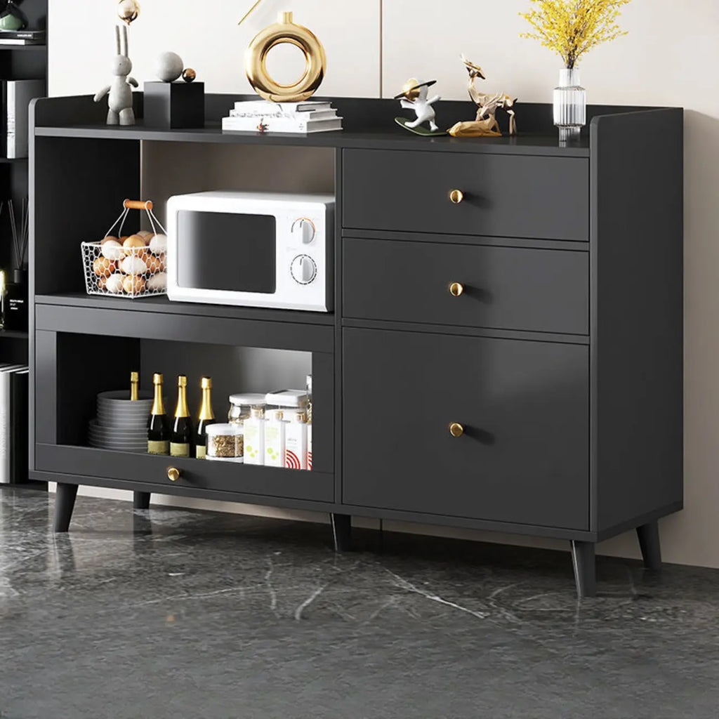 Meuble de cuisine minimaliste en bois blanc avec portes