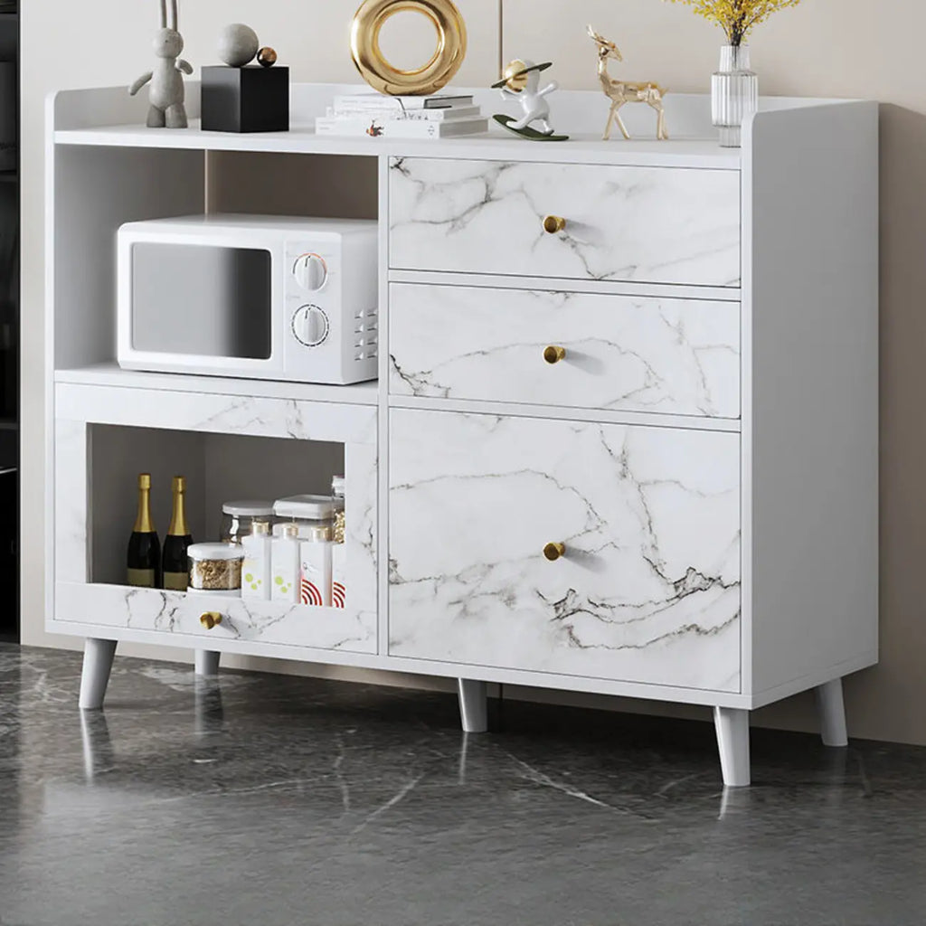 Meuble de cuisine minimaliste en bois blanc avec portes