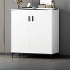 Meuble de cuisine minimaliste en bois blanc avec portes