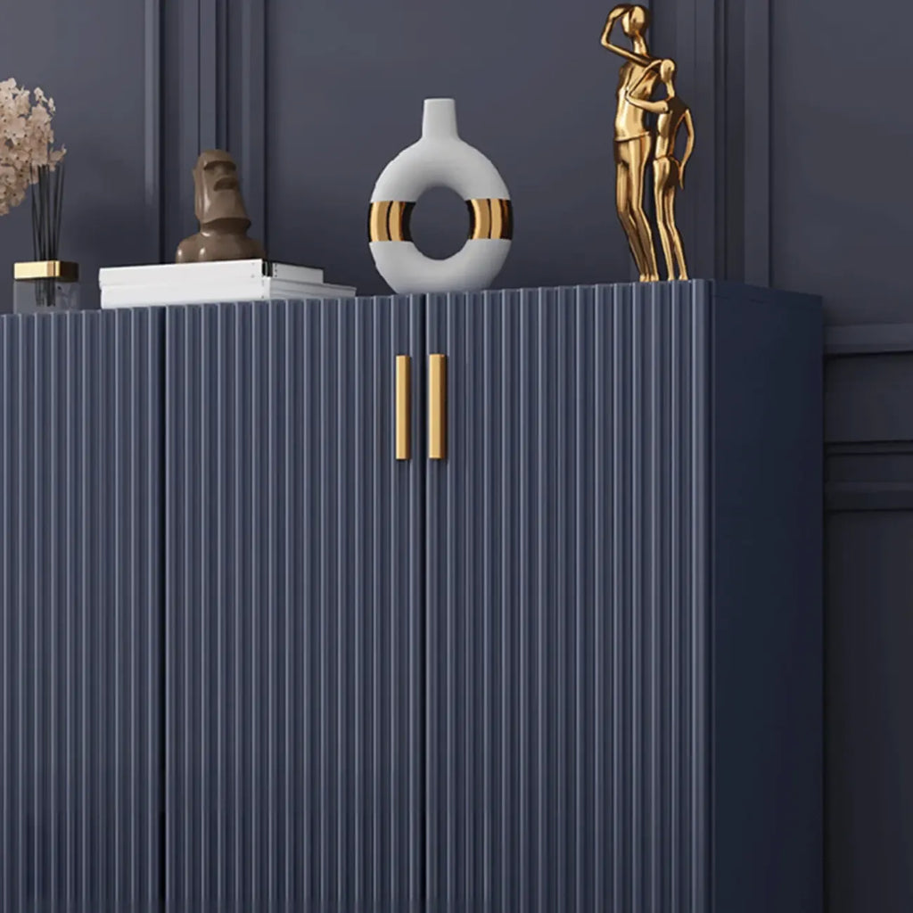 Buffet en bois glamour avec étagères et placards