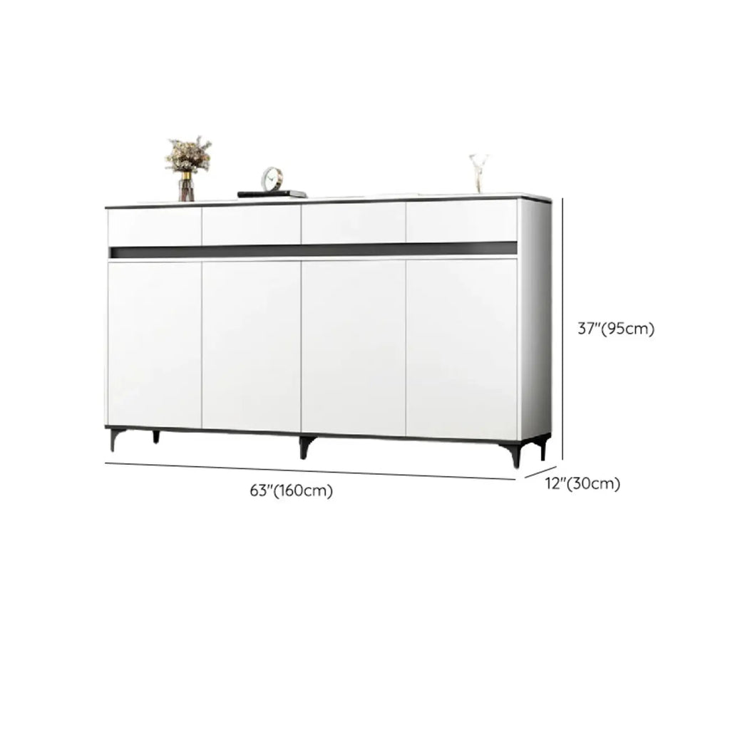 Meuble de cuisine minimaliste en bois blanc avec portes