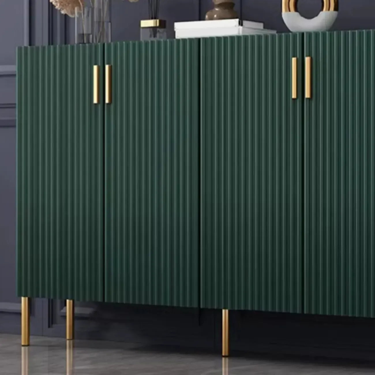 Buffet en bois glamour avec étagères et placards