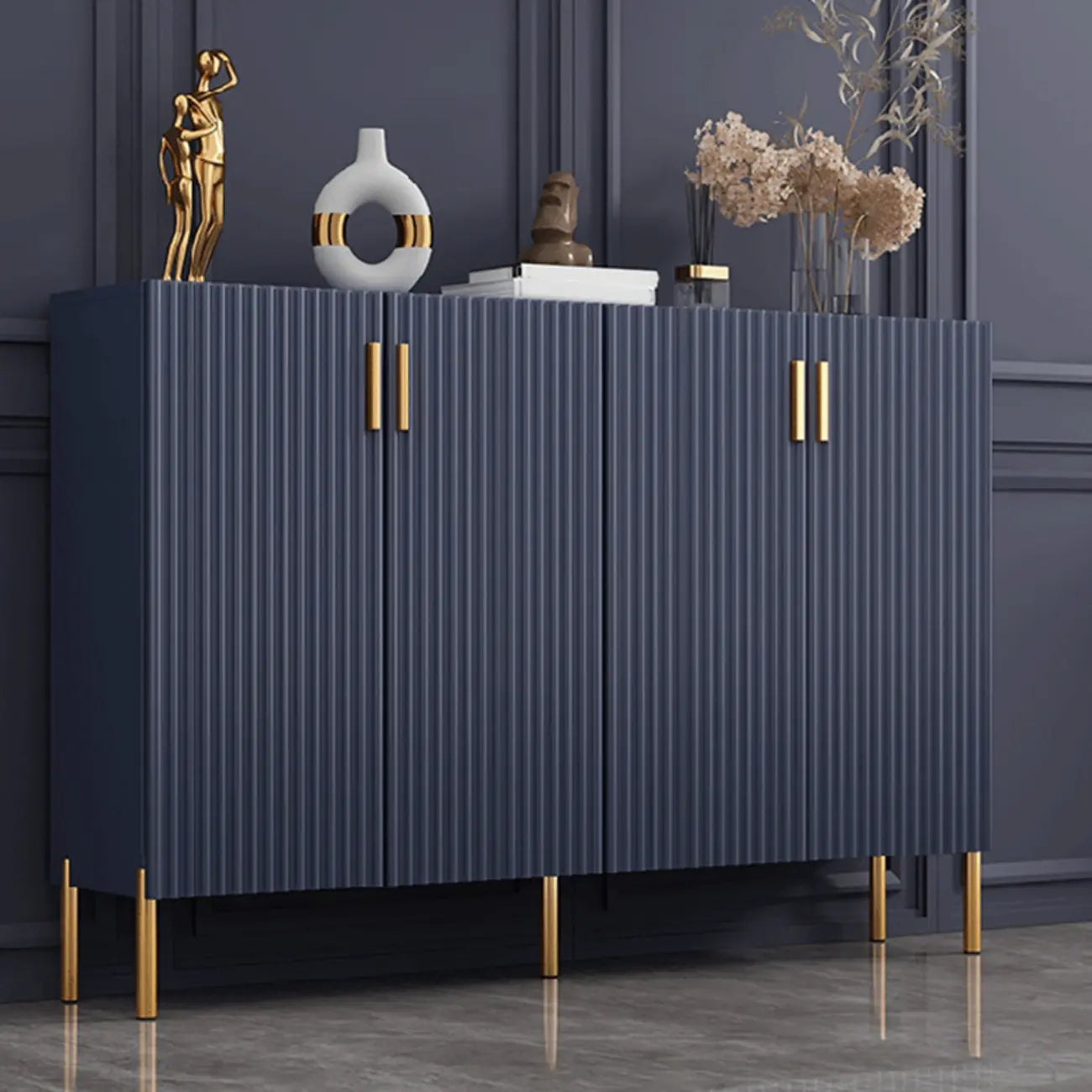 Buffet en bois glamour avec étagères et placards