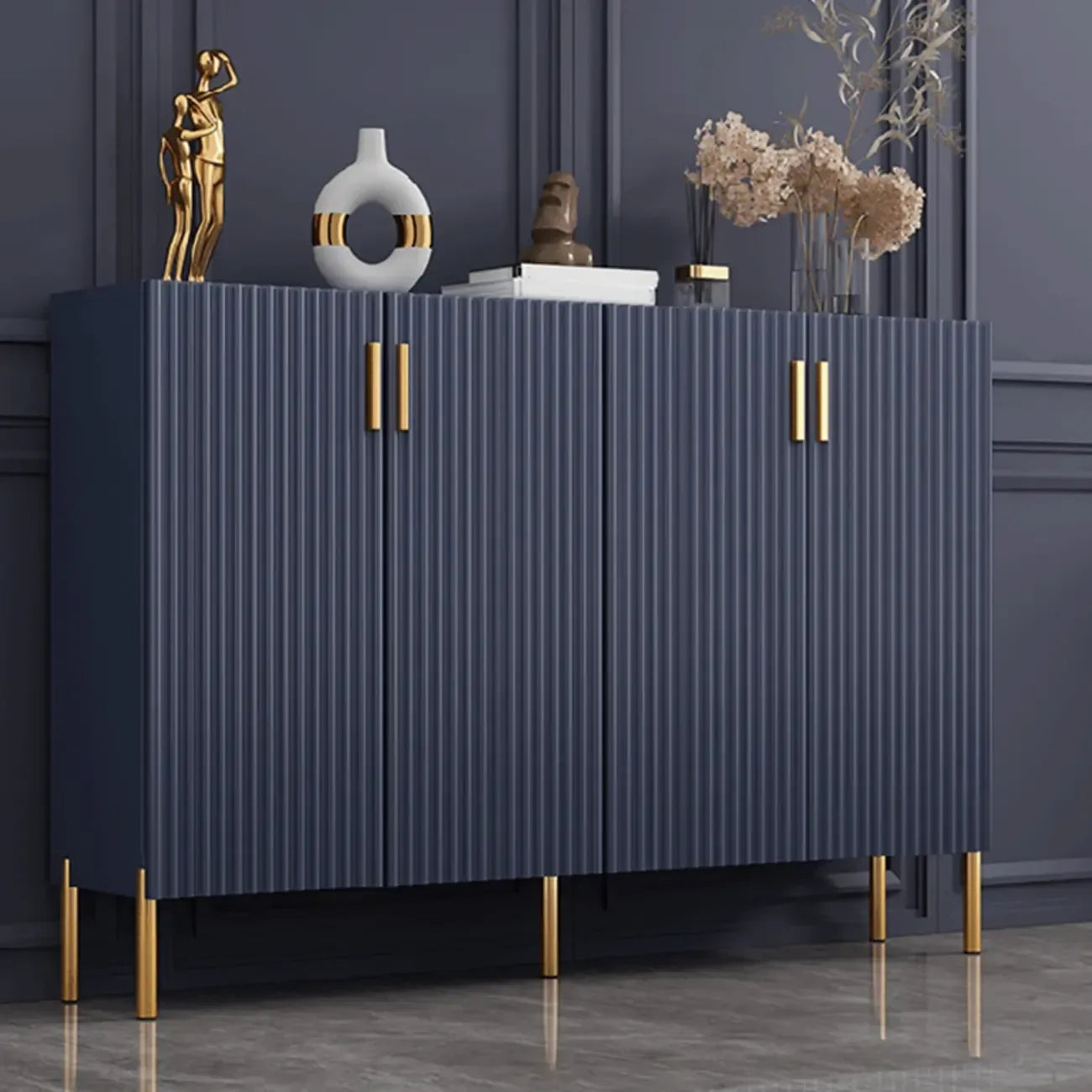 Buffet en bois glamour avec étagères et placards