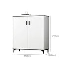 Meuble de cuisine minimaliste en bois blanc avec portes