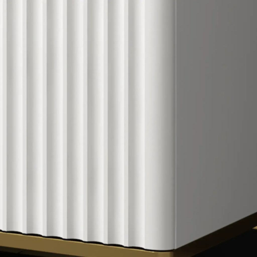 Meuble de salon glamour en bois avec plusieurs tiroirs