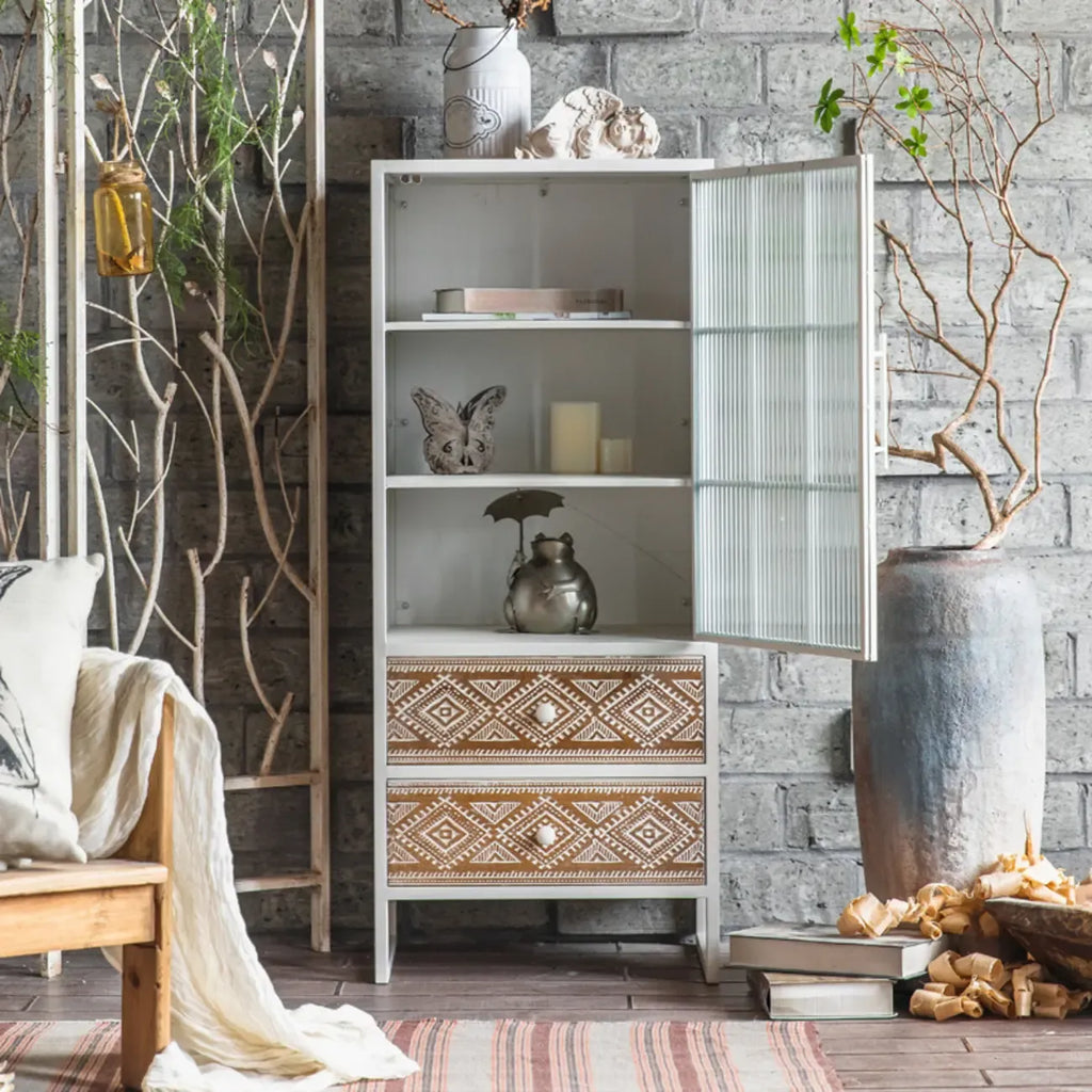 Meuble d'appoint bohème blanc avec porte et tiroirs en verre