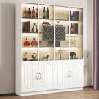 Vitrine en bois noir avec porte vitrée et rangement pour vin