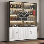Vitrine en bois noir avec porte vitrée et rangement pour vin