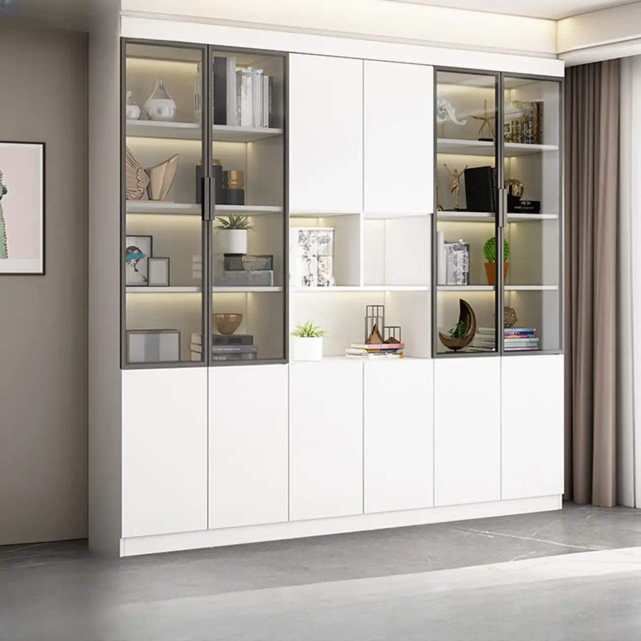 Grande vitrine de rangement ouverte en bois, du sol au plafond