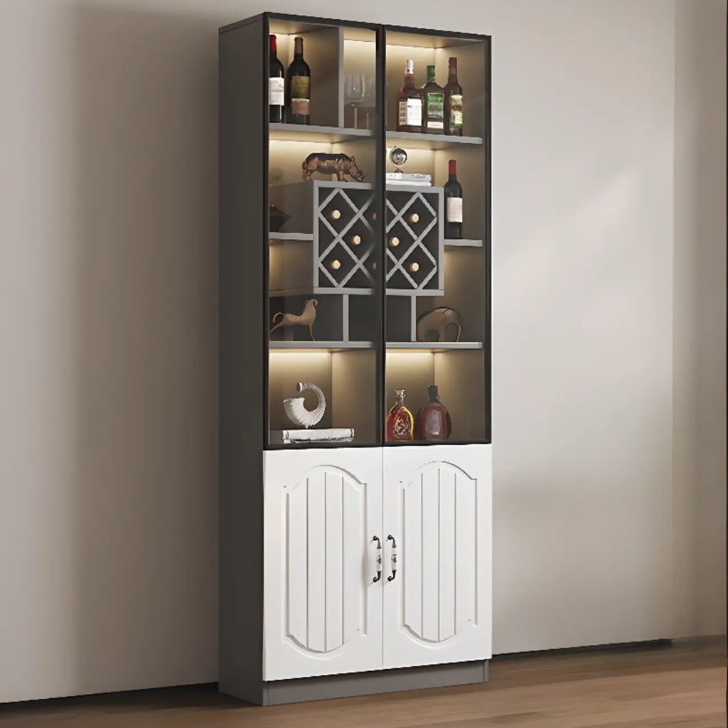Vitrine en bois noir avec porte vitrée et rangement pour vin
