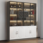 Vitrine en bois noir avec porte vitrée et rangement pour vin