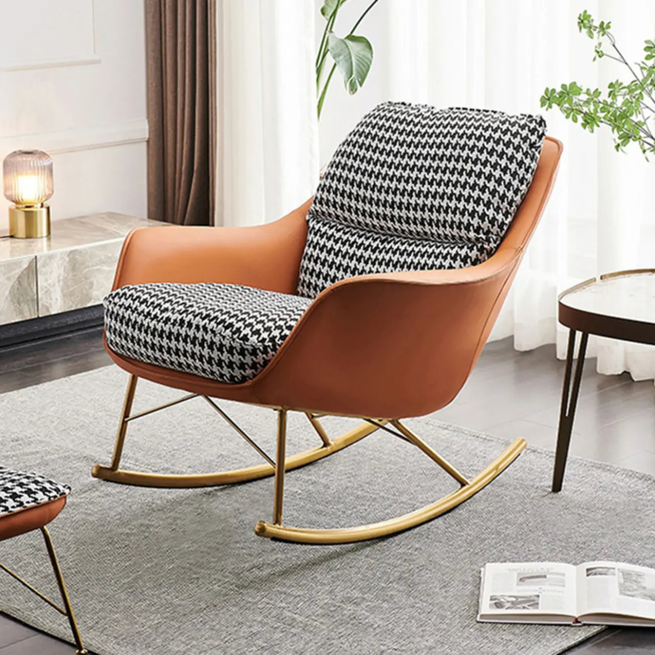 Fauteuil à bascule rembourré à motif pied-de-poule avec accoudoirs droits