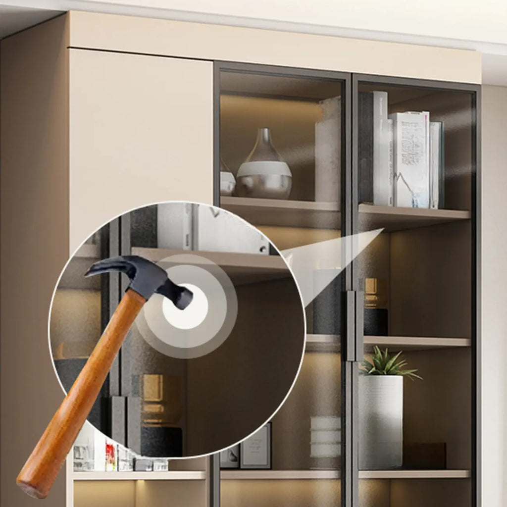 Grande vitrine de rangement ouverte en bois, du sol au plafond