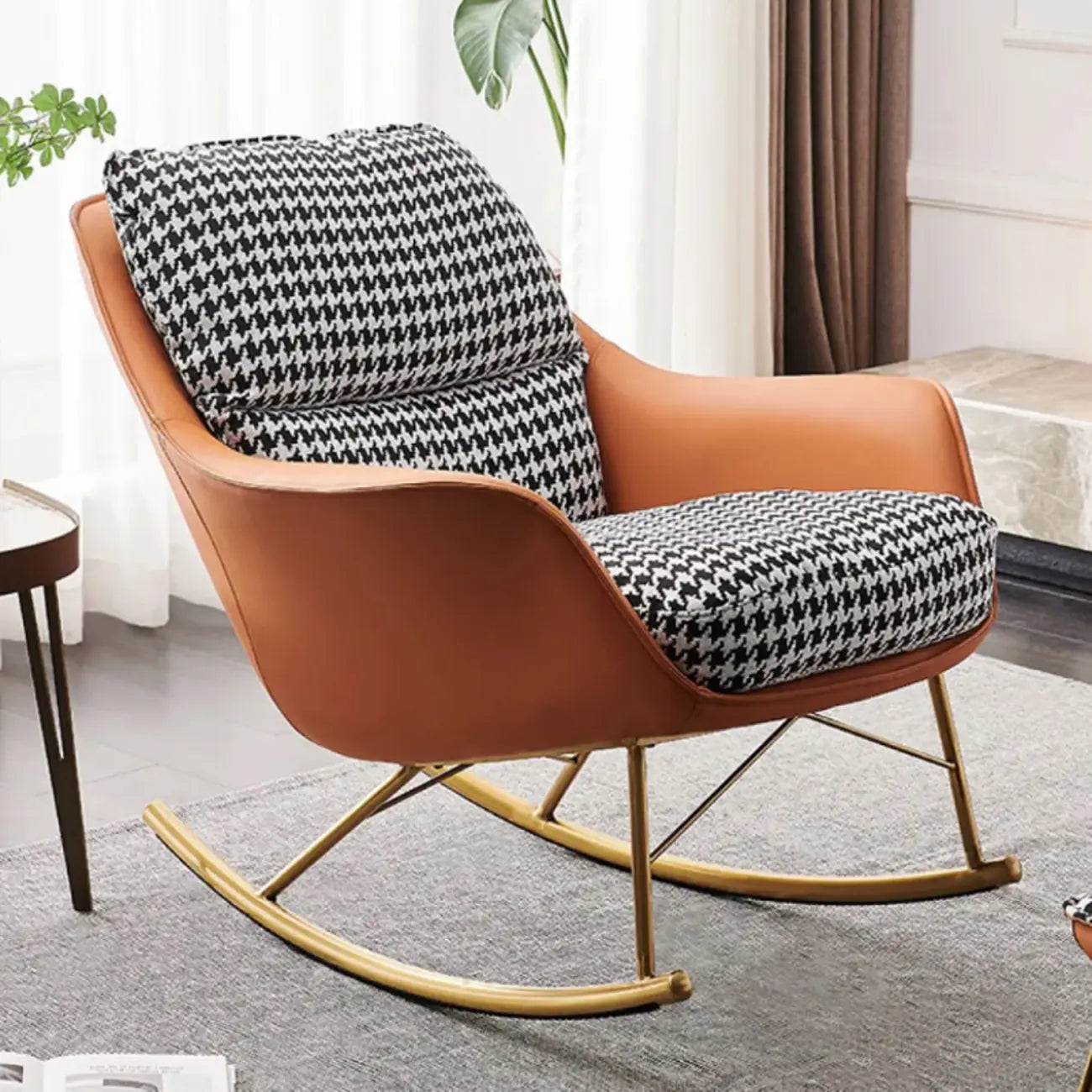 Fauteuil à bascule rembourré à motif pied-de-poule avec accoudoirs droits