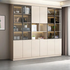 Grande vitrine de rangement ouverte en bois, du sol au plafond