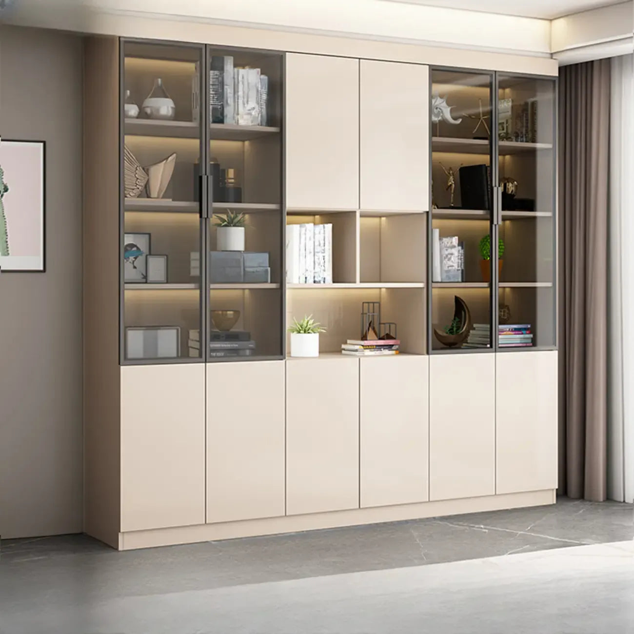 Grande vitrine de rangement ouverte en bois, du sol au plafond