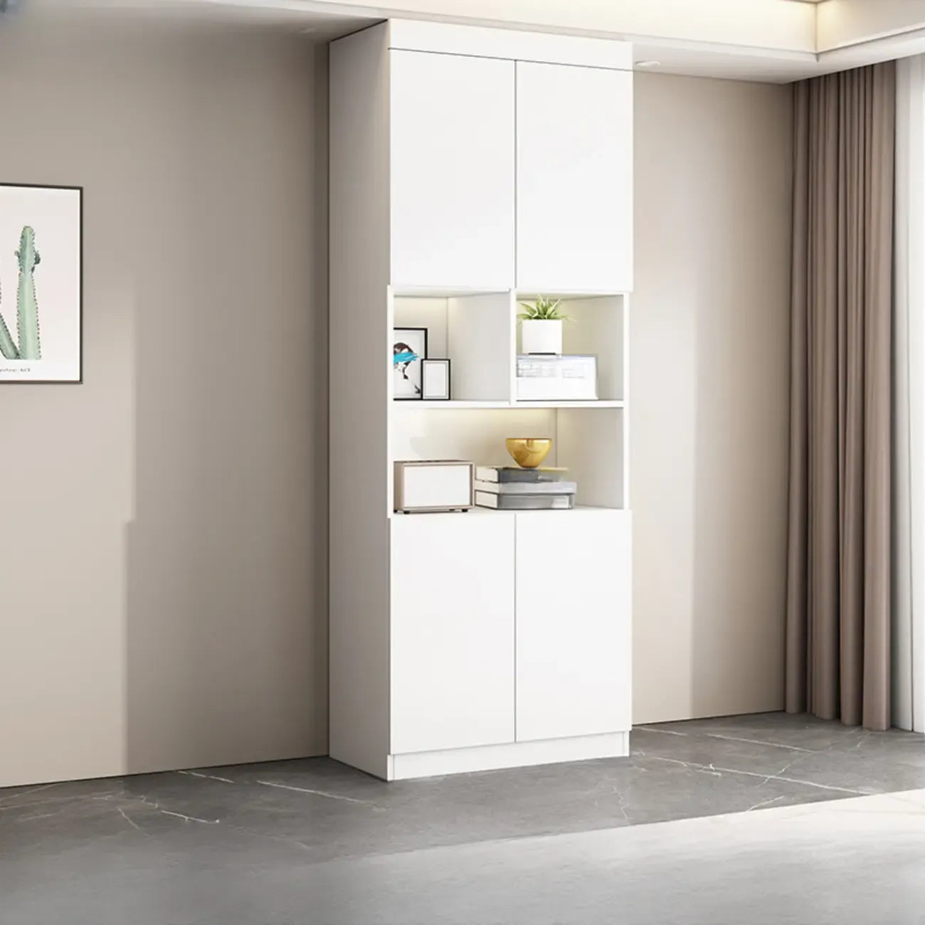 Grande vitrine de rangement ouverte en bois, du sol au plafond