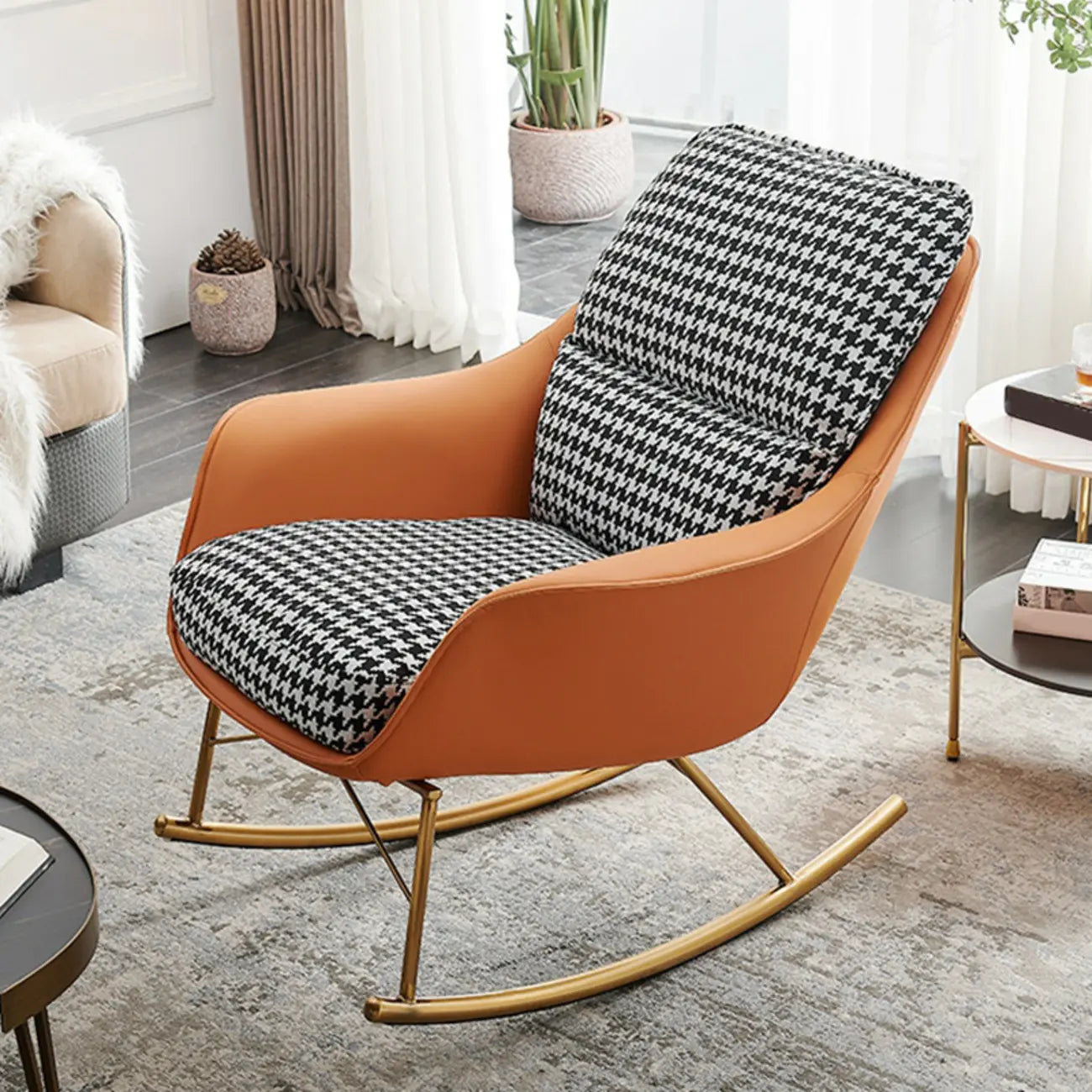 Fauteuil à bascule rembourré à motif pied-de-poule avec accoudoirs droits