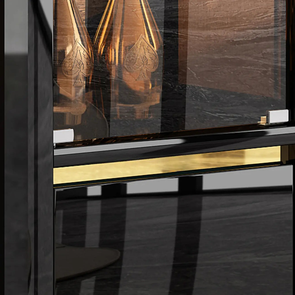 Élégante vitrine en verre avec pieds noirs et dorés