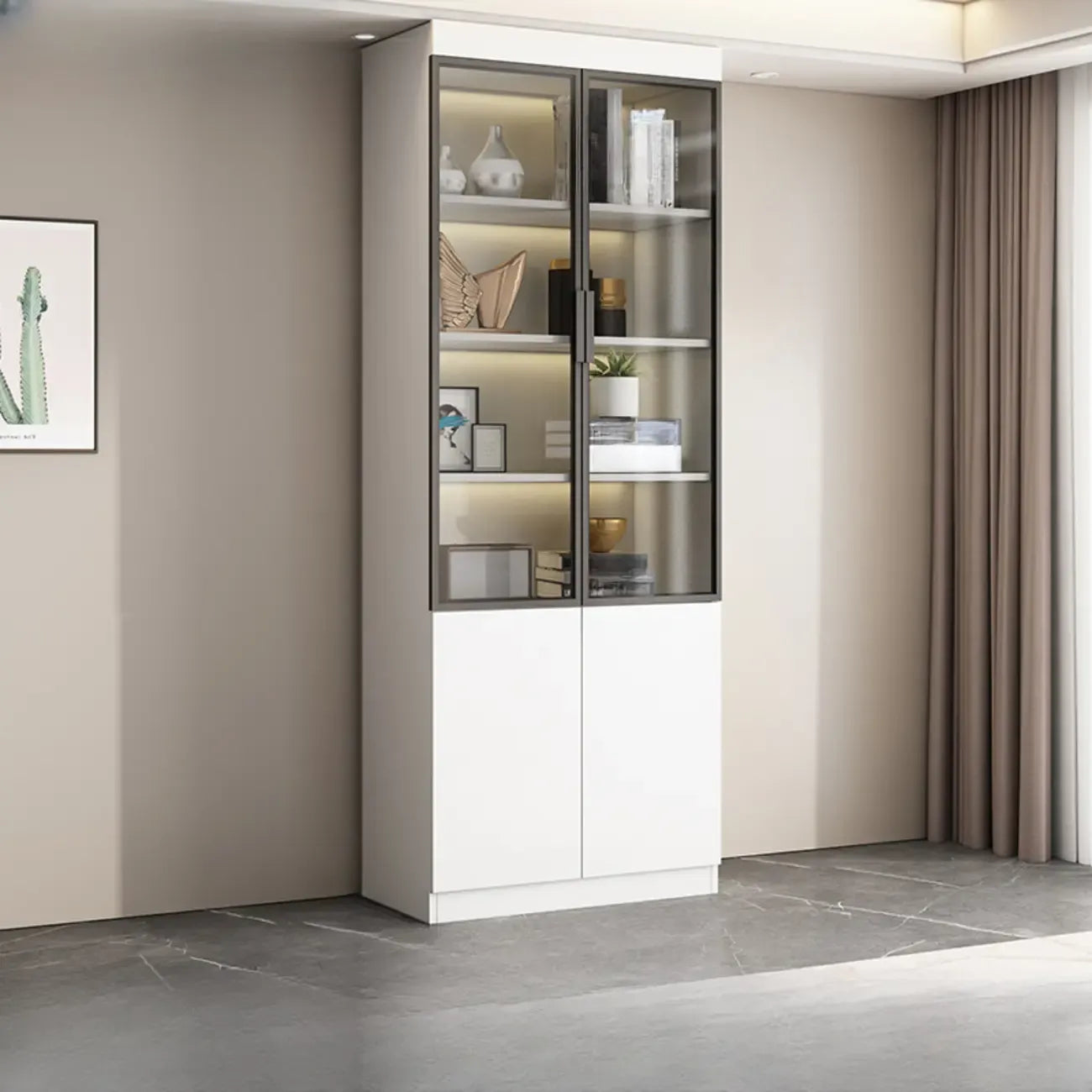 Grande vitrine de rangement ouverte en bois, du sol au plafond