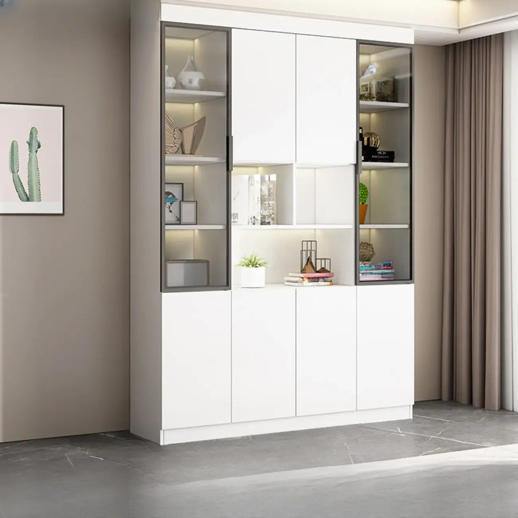 Grande vitrine de rangement ouverte en bois, du sol au plafond