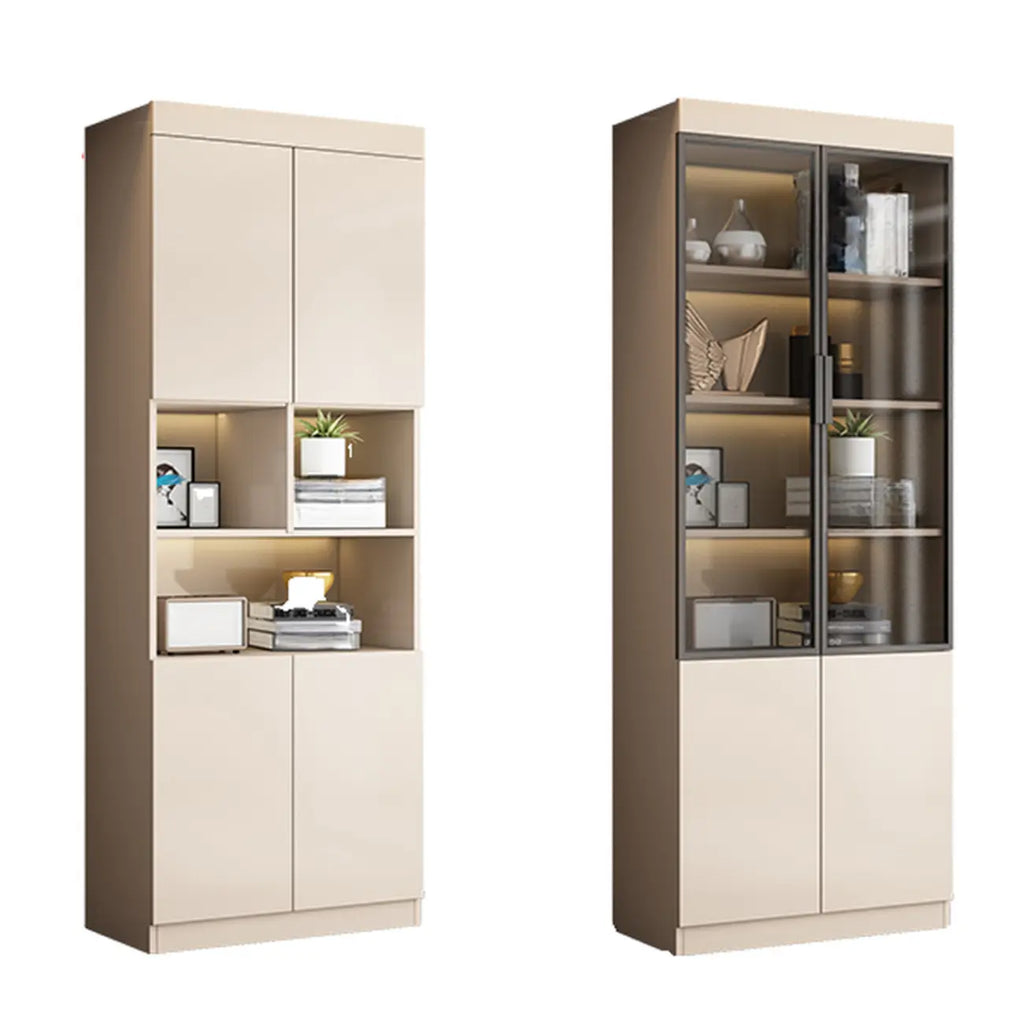 Grande vitrine de rangement ouverte en bois, du sol au plafond