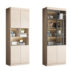 Grande vitrine de rangement ouverte en bois, du sol au plafond
