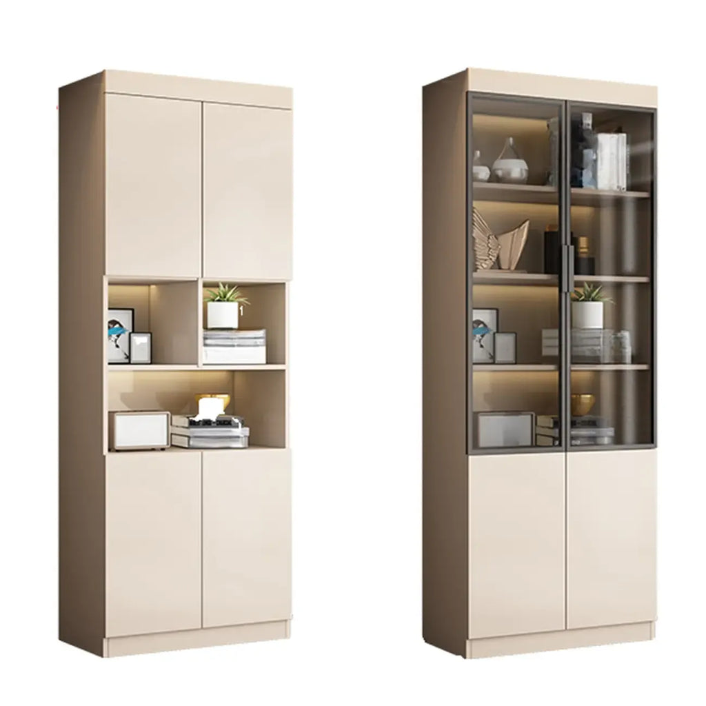 Grande vitrine de rangement ouverte en bois, du sol au plafond