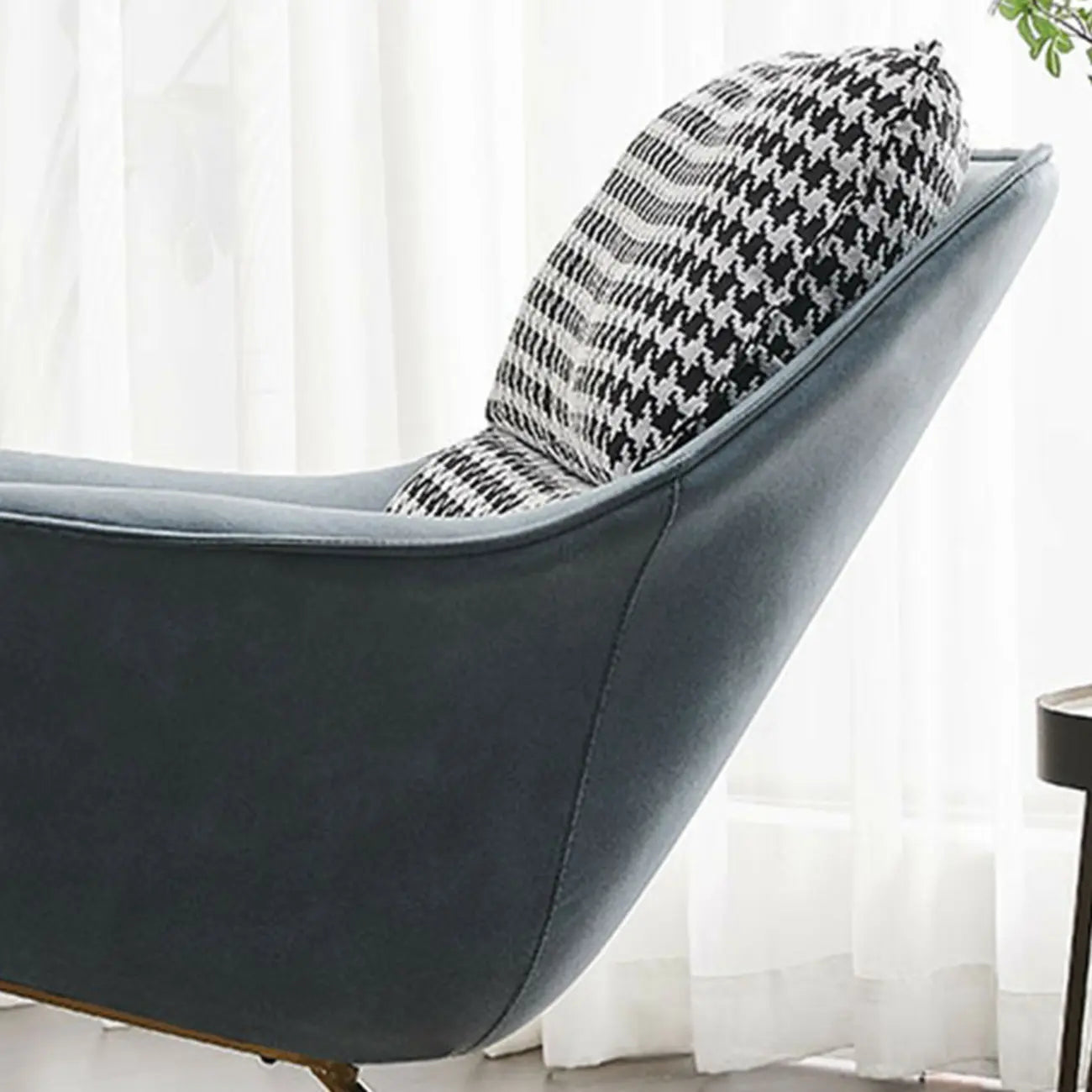 Fauteuil à bascule rembourré à motif pied-de-poule avec accoudoirs droits