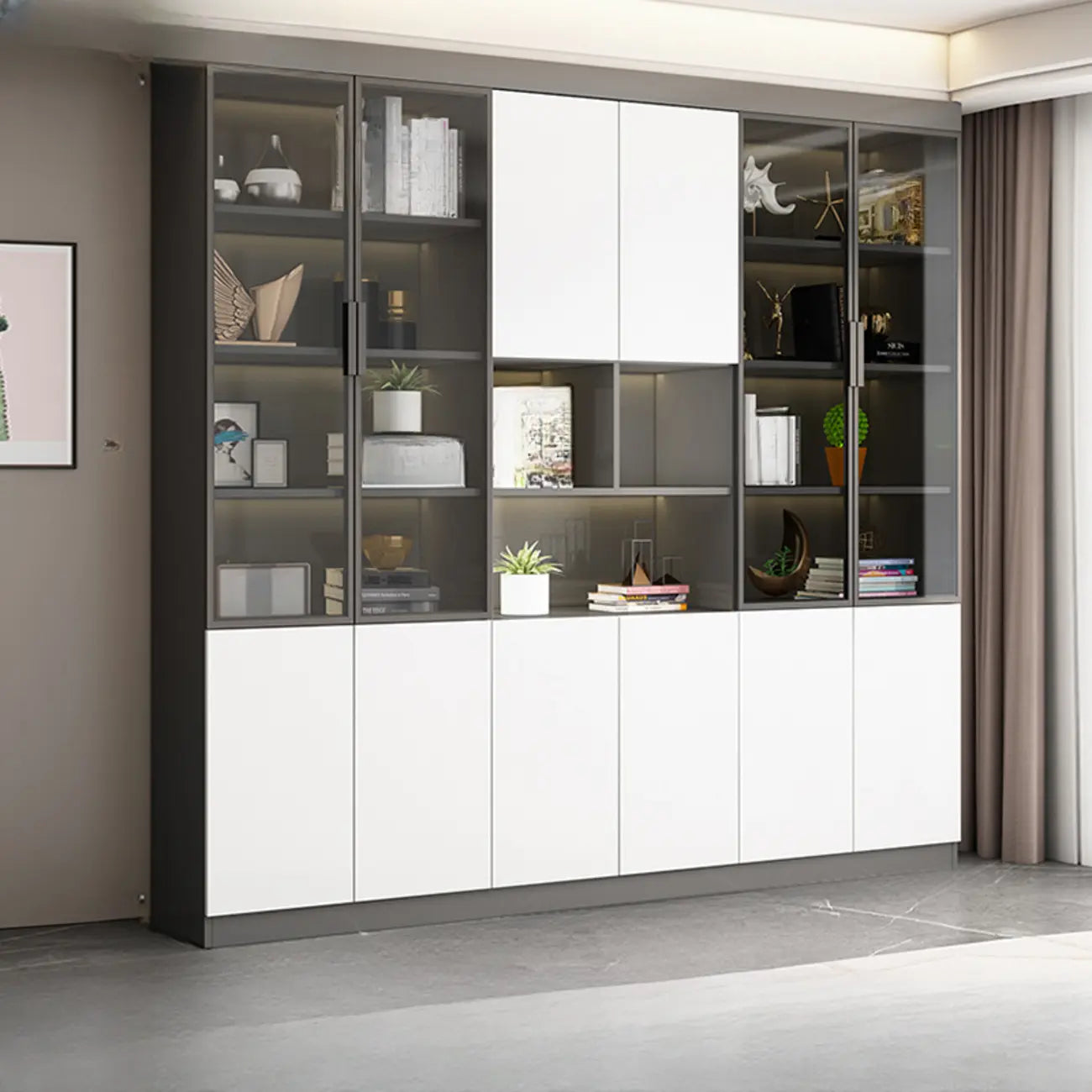 Grande vitrine de rangement ouverte en bois, du sol au plafond